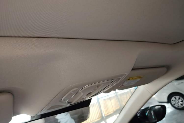 Used MG ES5 2025 525max Rear-Drive Intelligent Driving Version Headliner
