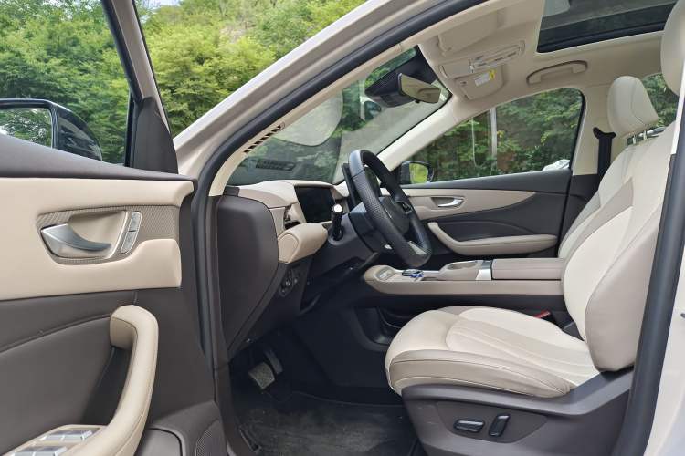 Used MG ES5 2025 525max Rear-Drive Intelligent Driving Version Interior 1