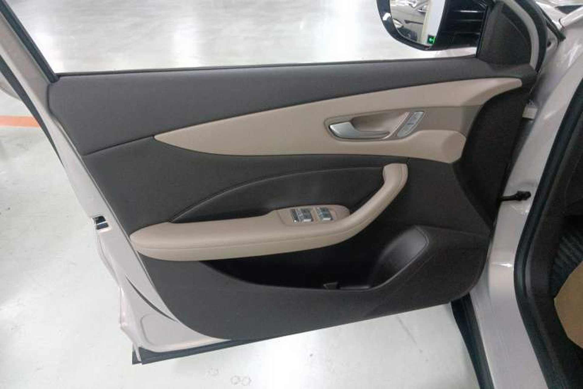 Used MG ES5 2025 525max Rear-Drive Intelligent Driving Version Left Front Door Interior