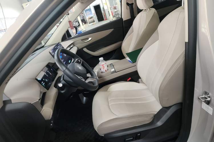Used MG ES5 2025 525max Rear-Drive Intelligent Driving Version Left Front Seat