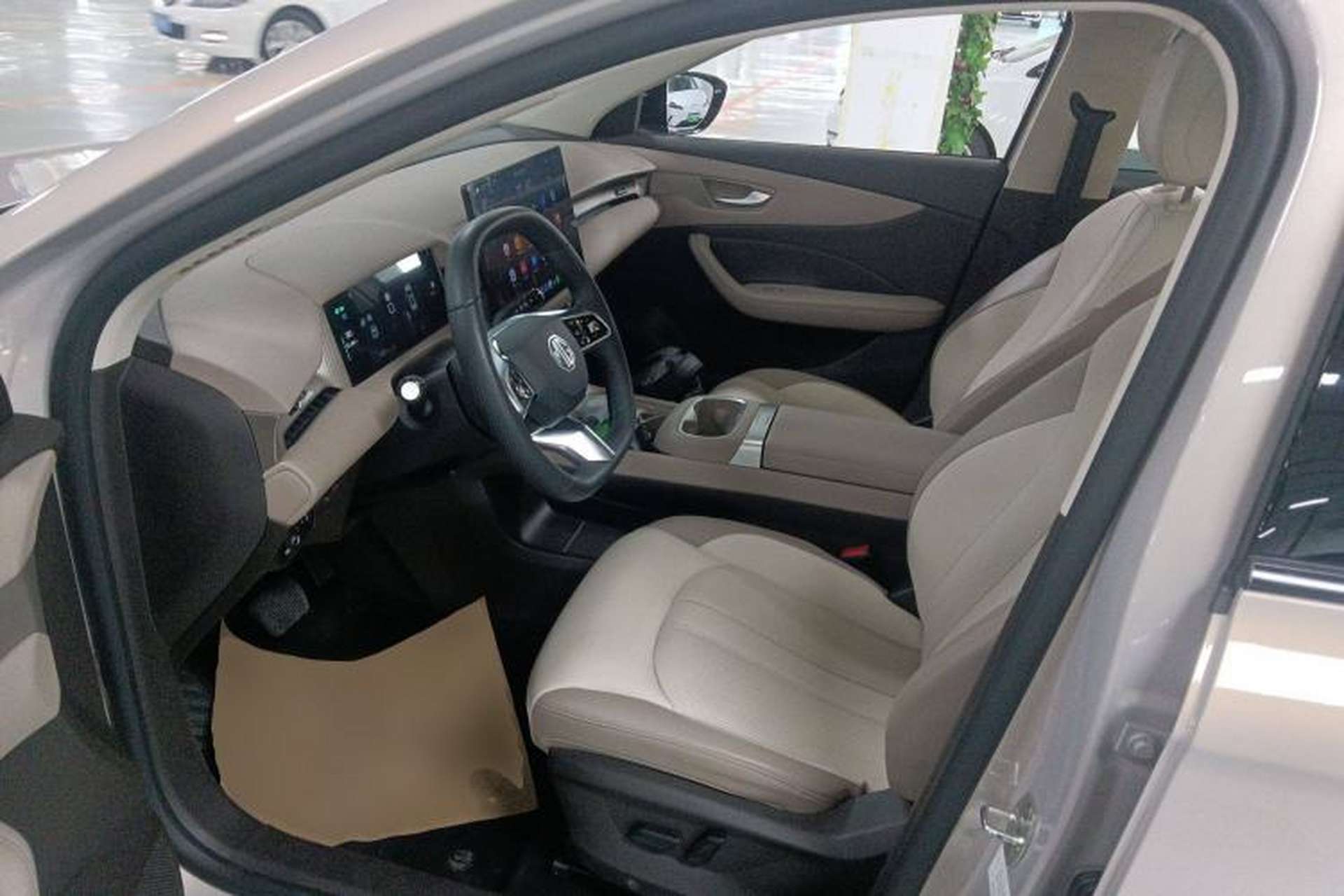 Used MG ES5 2025 525max Rear-Drive Intelligent Driving Version Left Front Seat
