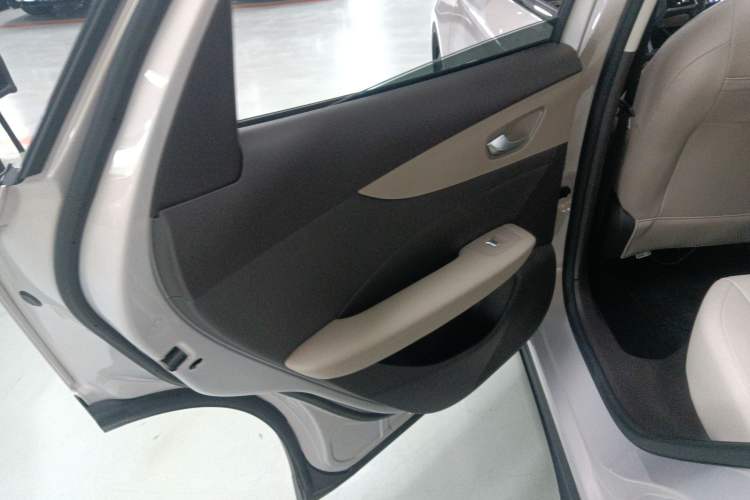 Used MG ES5 2025 525max Rear-Drive Intelligent Driving Version Left Rear Door Interior