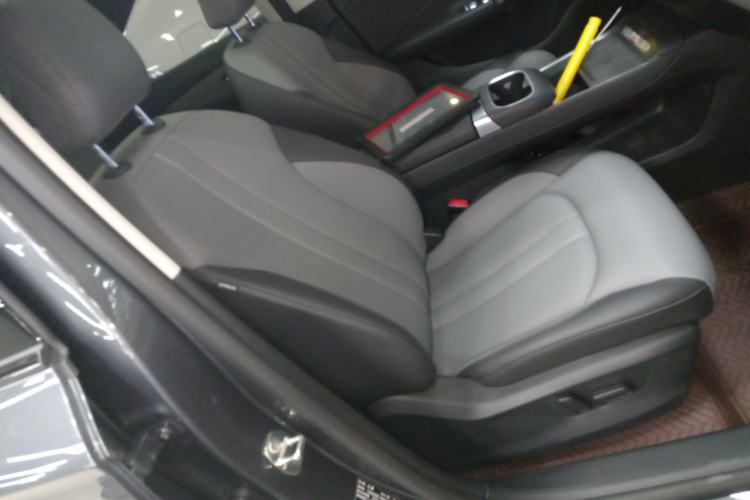 Used MG ES5 2025 525max Rear-Drive Intelligent Driving Version Right Front Seat