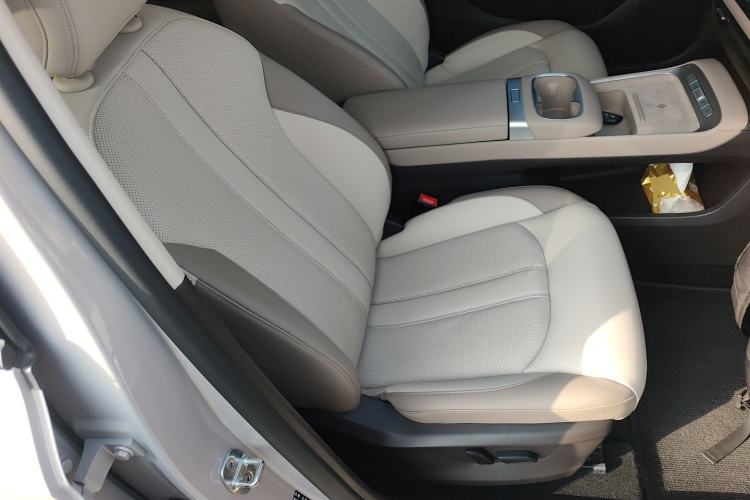 Used MG ES5 2025 525max Rear-Drive Intelligent Driving Version Right Front Seat