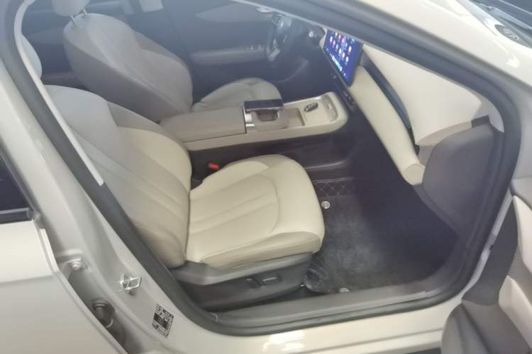 Used MG ES5 2025 525max Rear-Drive Intelligent Driving Version Right Front Seat