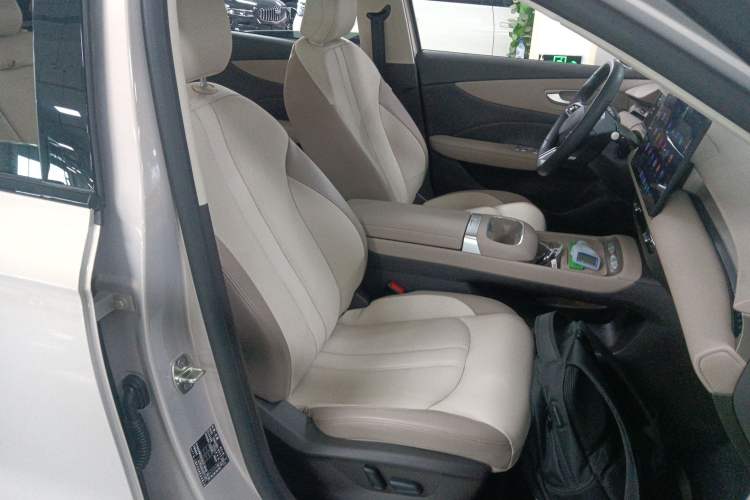 Used MG ES5 2025 525max Rear-Drive Intelligent Driving Version Right Front Seat