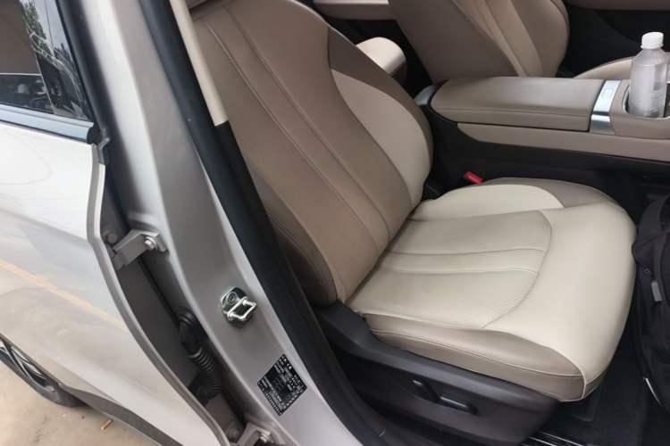 Used MG ES5 2025 525max Rear-Drive Intelligent Driving Version Right Front Seat