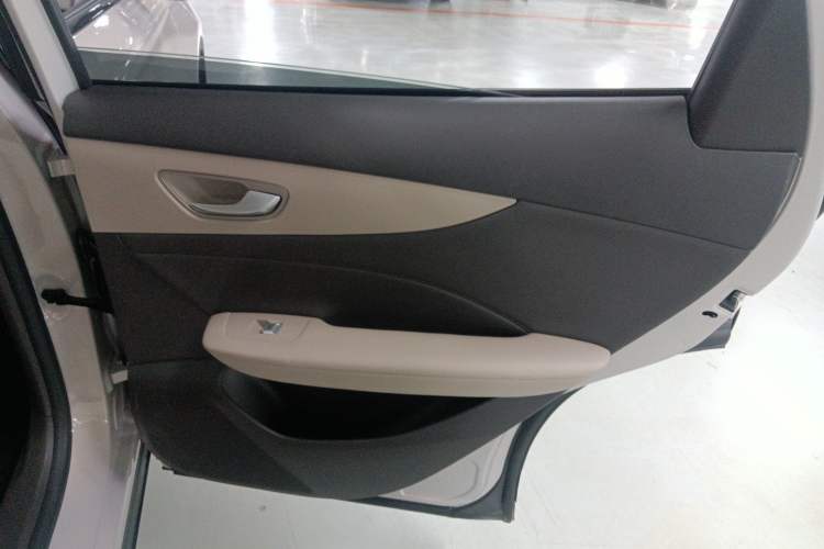 Used MG ES5 2025 525max Rear-Drive Intelligent Driving Version Right Rear Door Interior