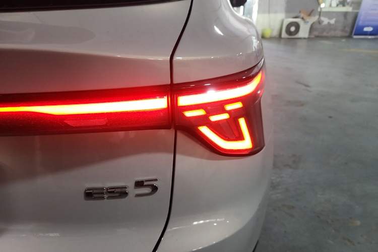 Used MG ES5 2025 525max Rear-Drive Intelligent Driving Version Right Rear Taillight
