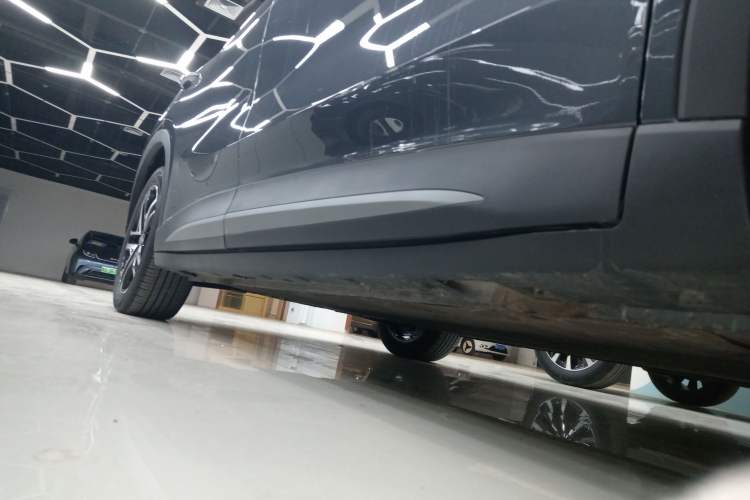 Used MG ES5 2025 525max Rear-Drive Intelligent Driving Version Right Side Sill