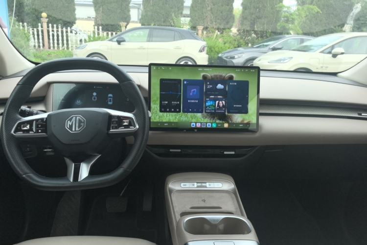 Used MG ES5 2025 525max Rear-Drive Intelligent Driving Version Center Console