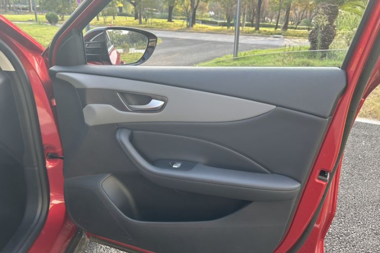 Used MG ES5 2025 525max Rear-Drive Intelligent Driving Version Interior 3