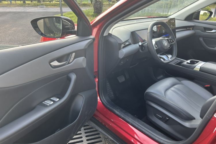 Used MG ES5 2025 525max Rear-Drive Intelligent Driving Version Interior 6