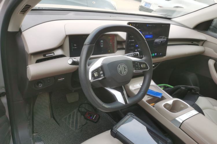 Used MG ES5 2025 525max Rear-Drive Intelligent Driving Version Center Console