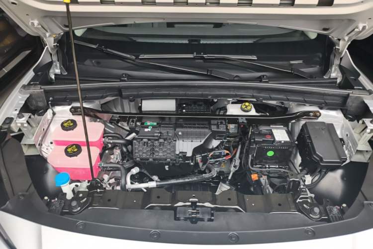 Used MG ES5 2025 515 Pro Rear-Drive Version Engine Bay