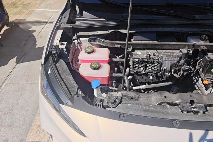 Used MG ES5 2025 425 Pro Rear-Drive Version Engine Bay Right