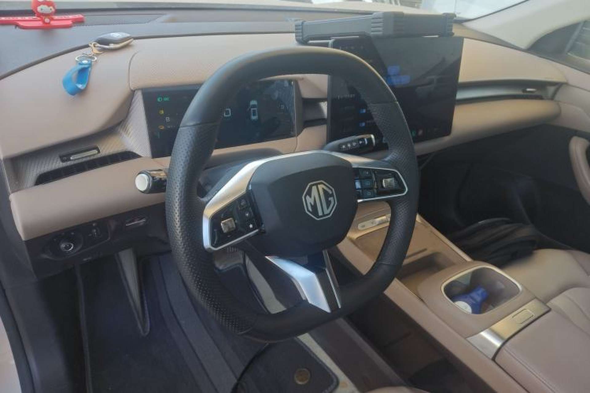 Used MG ES5 2025 525max Rear-Drive Intelligent Driving Version Interior 2