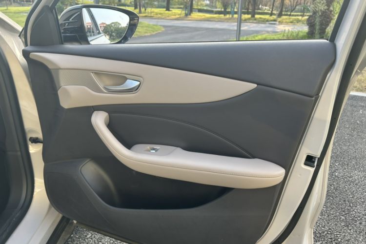 Used MG ES5 2025 525max Rear-Drive Intelligent Driving Version Interior 3