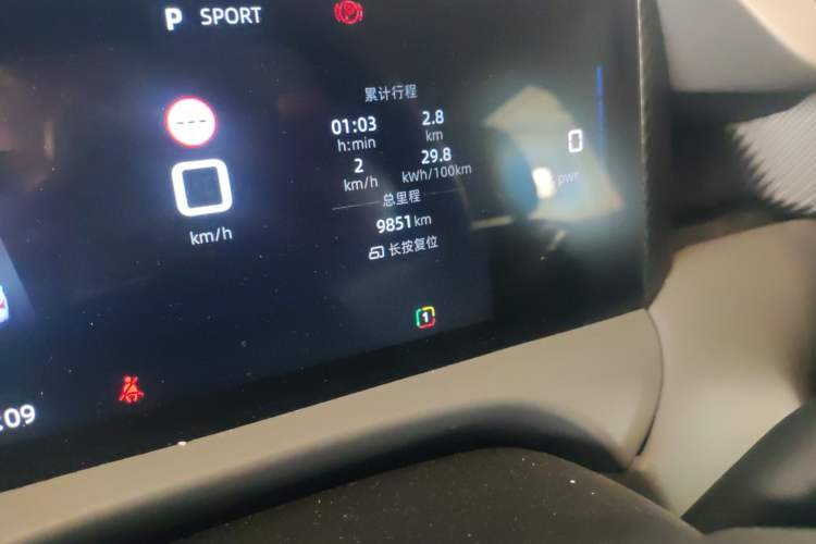 Used MG ES5 2025 525max Rear-Drive Intelligent Driving Version Odometer Close Up