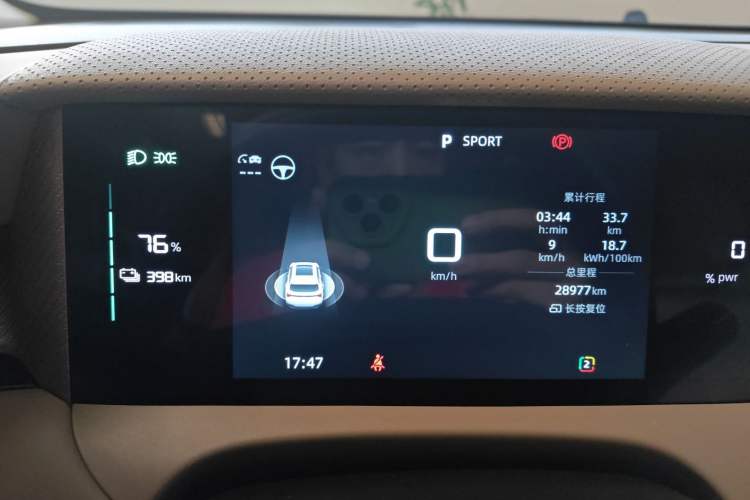 Used MG ES5 2025 525max Rear-Drive Intelligent Driving Version Odometer Close Up