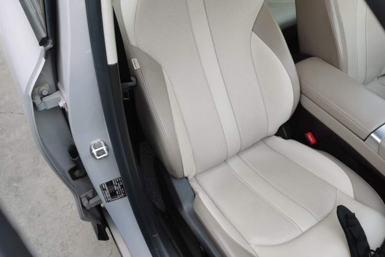 Used MG ES5 2025 525max Rear-Drive Intelligent Driving Version Right Front Seat