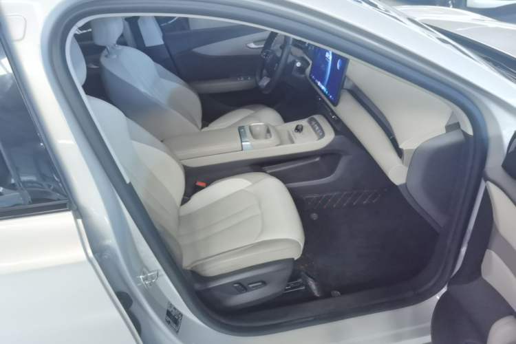 Used MG ES5 2025 525max Rear-Drive Intelligent Driving Version Right Front Seat
