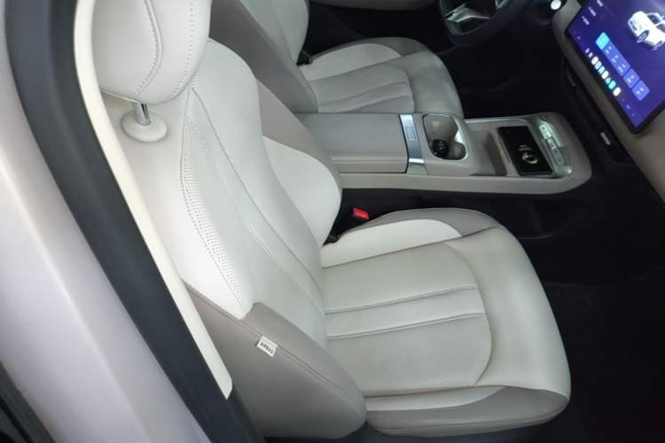 Used MG ES5 2025 525max Rear-Drive Intelligent Driving Version Right Front Seat