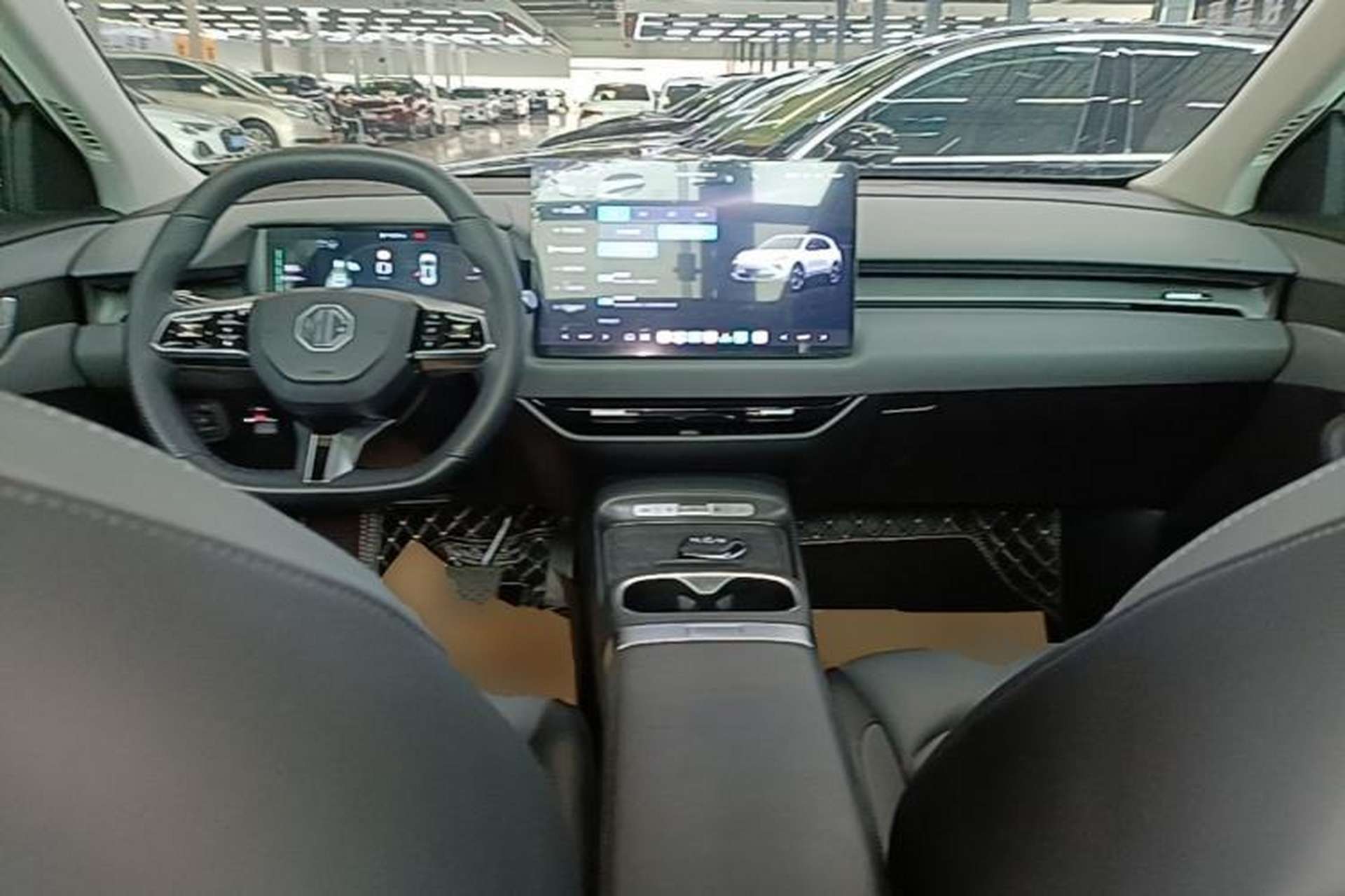 Used MG ES5 2025 525max Rear-Drive Intelligent Driving Version Center Console