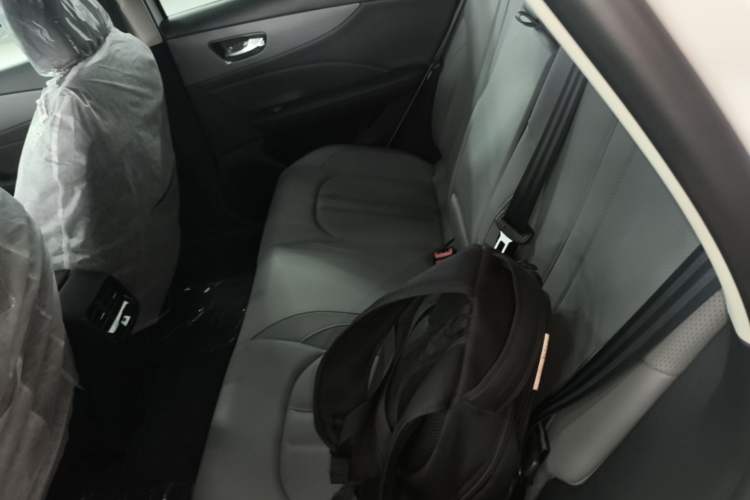 Used MG ES5 2025 425plus Rear-Drive Version Left Rear Seat