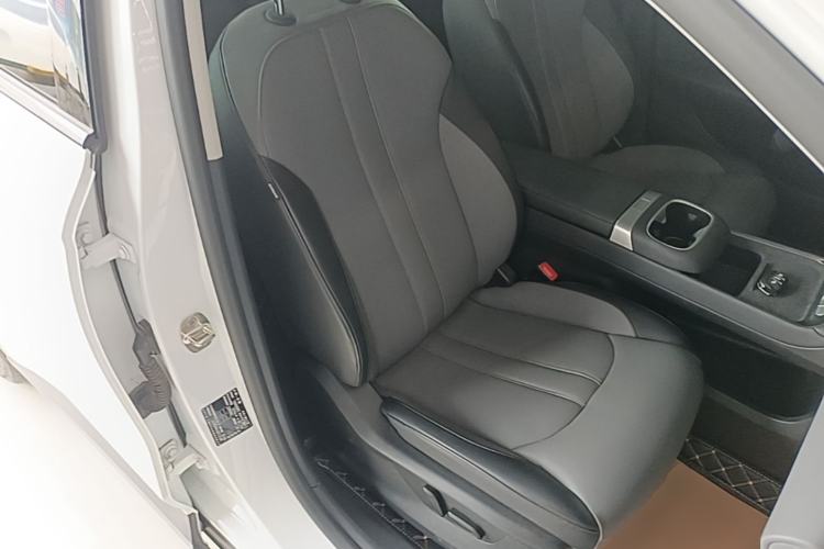 Used MG ES5 2025 525max Rear-Drive Intelligent Driving Version Right Front Seat