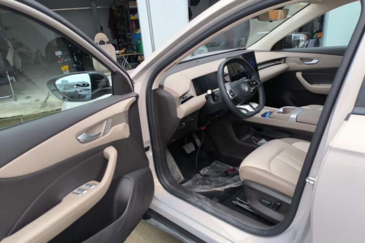 Used MG ES5 2025 525max Rear-Drive Intelligent Driving Version Interior 3