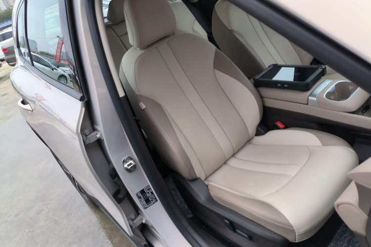 Used MG ES5 2025 525max Rear-Drive Intelligent Driving Version Right Front Seat