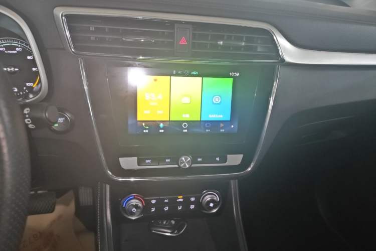 Used MG EZS Electric 2019 E-Plus Edition Audio And AC Panel