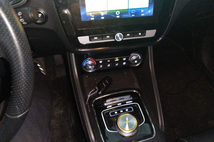 Used MG EZS Electric 2019 E-Plus Edition Audio And AC Panel