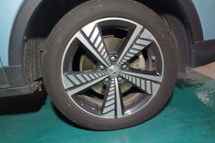 Used MG EZS Electric 2019 E-Pro Edition Right Front Wheel Hub