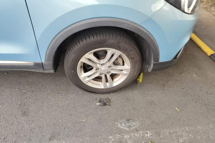 Used MG EZS Electric 2019 E-Lite Edition Right Front Wheel Hub