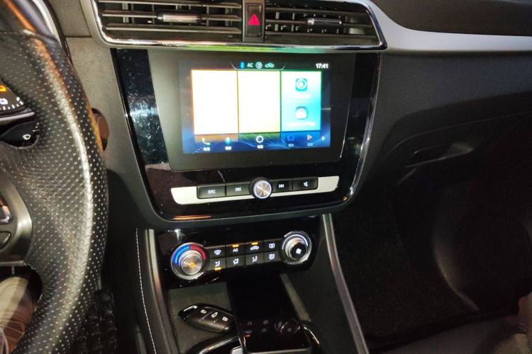 Used MG EZS Electric 2019 E-Plus Edition Audio And AC Panel