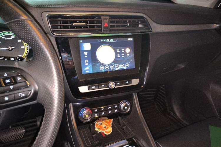Used MG EZS Electric 2019 E-Plus Edition Audio And AC Panel