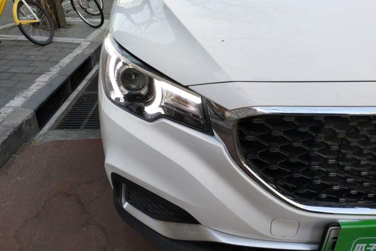Used MG EZS Electric 2019 E-Pro Edition Right Front Headlight