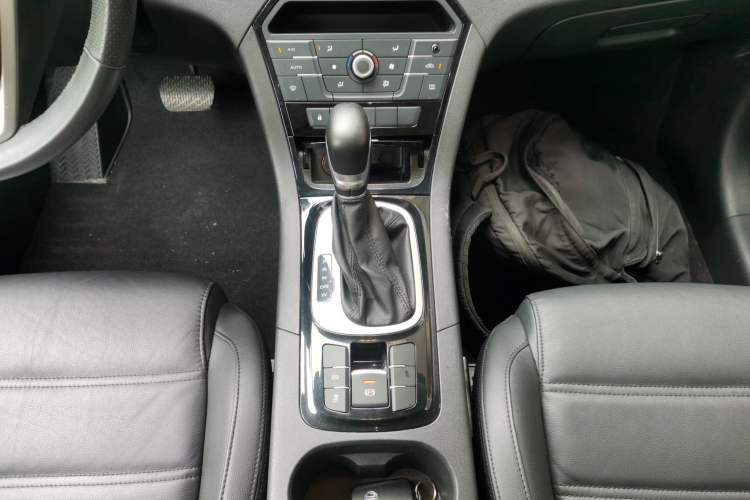 Used MG GS 2015 1.5TGI TST Elite Edition Gear Lever