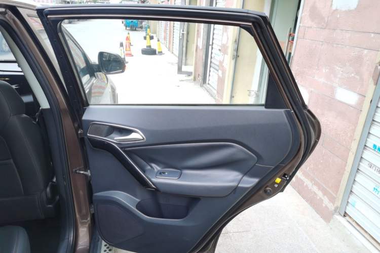 Used MG GS 2015 1.5TGI TST Elite Edition Interior 6