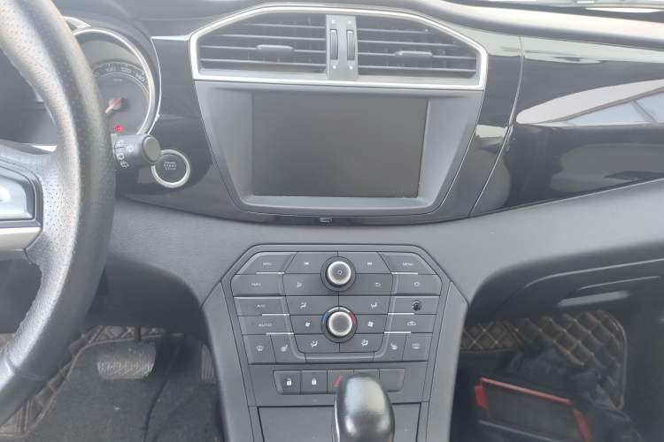 Used MG GS 2015 2.0TGI TST Luxury Edition Audio And AC Panel