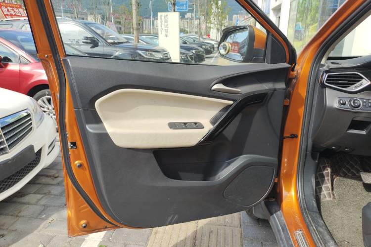 Used MG GS 2015 2.0TGI TST Luxury Edition Left Front Door Interior