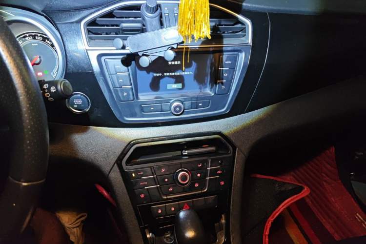 Used MG GS 2015 1.5TGI TST Luxury Edition Audio And AC Panel