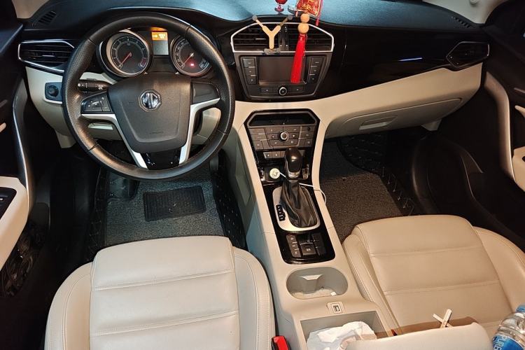 Used MG GS 2015 2.0TGI TST Luxury Edition Center Console
