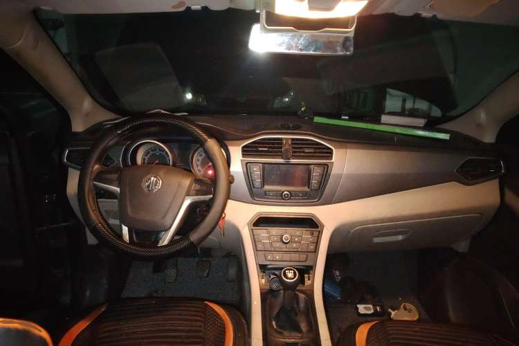 Used MG GS 2015 1.5TGI Manual Elite Edition Center Console