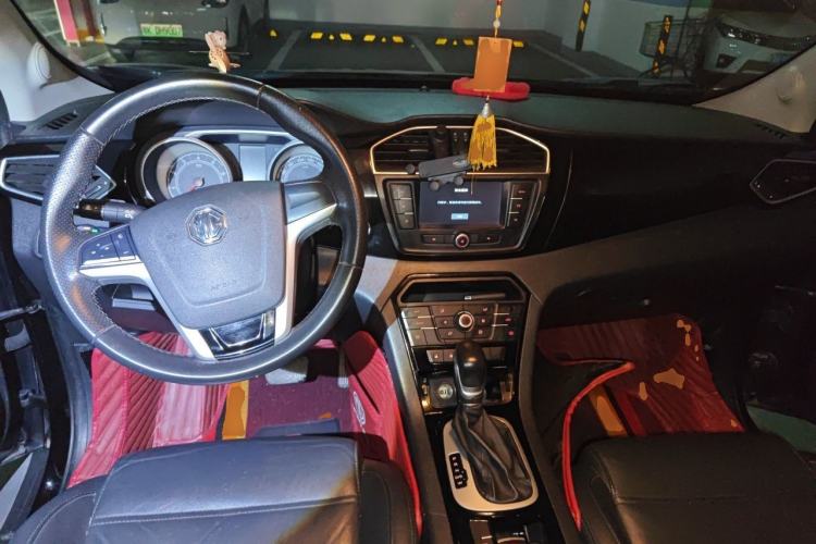 Used MG GS 2015 1.5TGI TST Luxury Edition Center Console