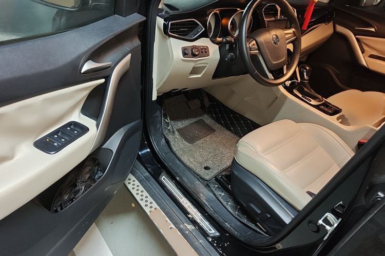 Used MG GS 2015 2.0TGI TST Luxury Edition Driver Seat