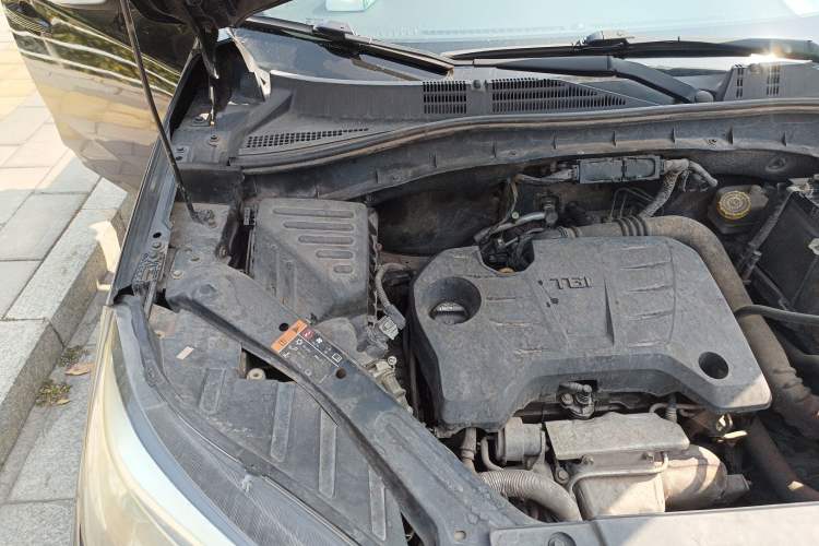 Used MG GS 2015 1.5TGI TST Elite Edition Engine Bay Right