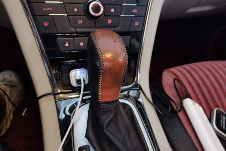 Used MG GS 2015 1.5TGI TST Luxury Edition Gear Lever